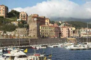 Xtrallusion photo gallery of Italy. Photos, pictures, images and photographs of the Italian Rivieras, the Italian Lakes, the Italian Alps, the Cinque Terre, the Amalfi coast and some of the most beautiful corners of Italy. Plus photos of Italian cities such as Pisa, Milan, Genoa and Rome.